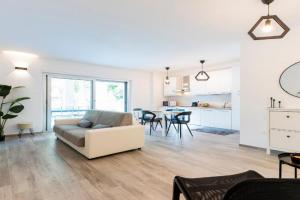 GuestHost - Seaside Exclusive Retreat with Balconies & Parking, Francavilla al Mare