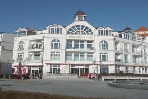 Beach Castle "Beach Princess" Guest house, Binz