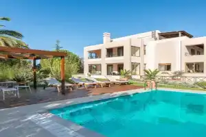 Coral Tree Luxury Villa, Ixia