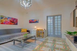 Charming 2BR home Steps from Gzira Marina & Views by 360 Estates Apartments, Msida