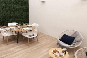 Stylish Central Home with Private Yard - Sleep 6 by QuickTrips Apartments, Mellieha