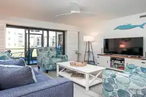 Beautiful Beachfront Condo Steps From The Beach On 2D1 Apartments, Sanibel