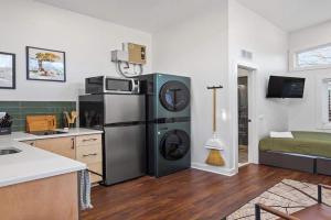 The Acorn - Tiny House in HISTORIC OAKWOOD, Raleigh