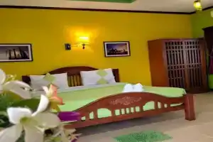 โรงแรมอิ่มสุข บางสะพาน Hotel, Bang Saphan