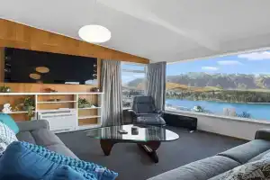 Best views walking distance to town 5 bedroom, Queenstown