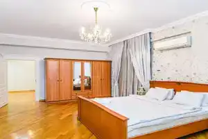 LUNA House İn The Fountain, Baku