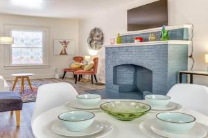 3 Mi to Dtwn Indy Pet-Friendly Home with Backyard! Guest house, Indianapolis