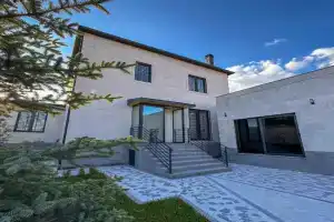 White Family House, Tsaghkadzor