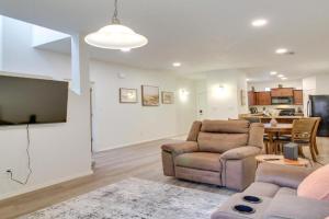 3 Mi to Downtown WFH-Friendly ABQ Townhome! Guest house, Albuquerque