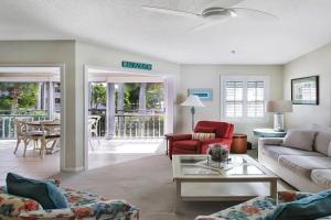 Spacious 2BR 2nd floor condo Guest house, Siesta Key