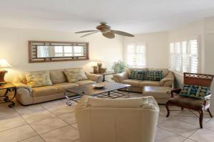 Relaxing condo - 2 heated pool, tennis and pickleball, private beach access Guest house, Siesta Key
