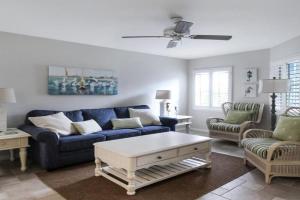 Charming 2BR condo with beach access Guest house, Siesta Key