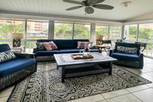 Beautiful 3BR Condo - Private beach access Guest house, Siesta Key