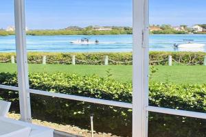 Gorgeous bay views from this ground floor Condo Guest house, Siesta Key
