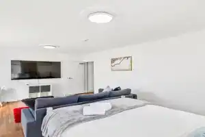 Caloundra Affordable Beachside Studio, Caloundra