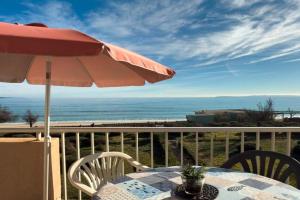 T2 pied dans l'eau- Vue mer- Proche commerces Apartments, Le Lavandou