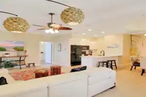 2BR Condo On Island - Minutes To Beaches Guest house, Venice