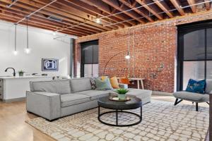 Brick & Bed Riverfront Lofts, G 205 Apartments, Saint Louis