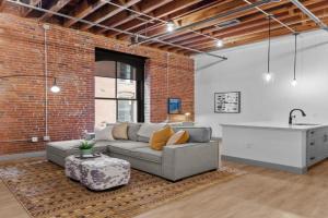Brick & Bed Riverfront Lofts, G 206 Apartments, Saint Louis