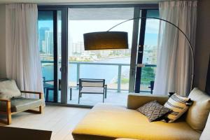 Beach, pool, and Gym 2B 2B Near Gulfstream & Mall Apartments, Hollywood