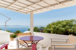 Porfira Apartments, Ayios Sostis