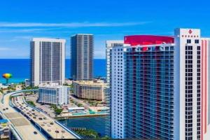 Miami Apt with Gym Beach Service Pool on the water 2607 Apartments, Hollywood