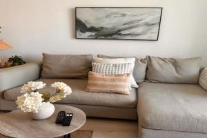 Beach Apt with Full kitchen and King size bed Apartments, Hollywood
