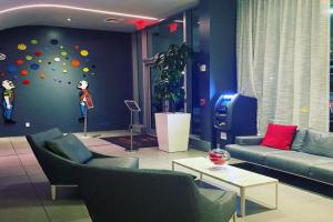 BeachWalk Studio Apmt 2 Beds with Beach Service 2103, Hollywood