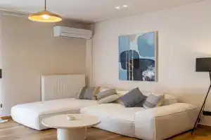 Mandarin One Bedroom Apartment, Varkiza