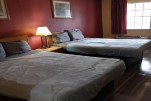2 Double Beds Hotel Room 204, Jackson