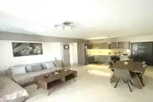 Emily's Apartment, Sparti