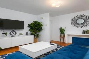 Stunning 2B in Plateau Mont-Royal Apartments, Laval