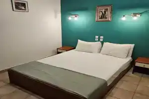 Πανθεον Hotel, Kamena Vourla