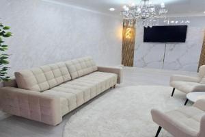 3h - kom Lyuks Ploshchad Al - Farabi 2 v tsentrea - 3y etazh Apartments, Shymkent