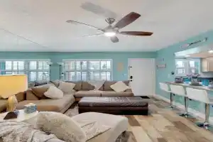 Newly renovated 2 beds 2 baths condo in Guest house, St Pete Beach