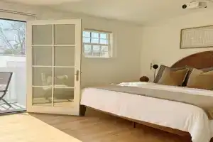 Spacious 3-Floor Downtown Retreat - Prime Location Guest house, Savannah