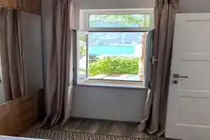 Great 1-Bedroom Private Apartment in Villa, Herceg Novi