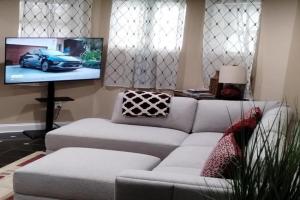 Spacious and Private 3BR, 3BA with free parking near Downtown DC Apart-hotel, Washington