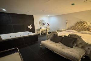 Shantel Love hotel, Haifa