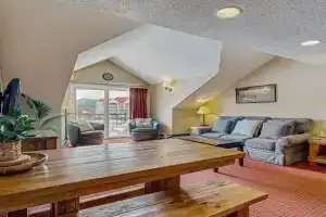 Mountainview Condo at Rivergreen Apartments, Lincoln