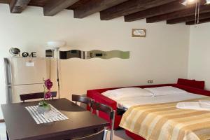Amazing Apartments, Como