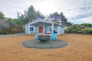 half Mi to Beach Home with Patio in Guest house, Ocean Shores