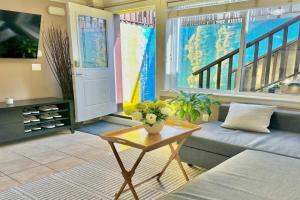 Lovely 2BR BSMT Suite w Parking for Pickup Guest house, North Vancouver