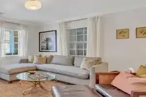 Charming Cottage Near Forsyth Park Heated Pool Access Walk to Restaurants Historic Sites More 1390, Savannah