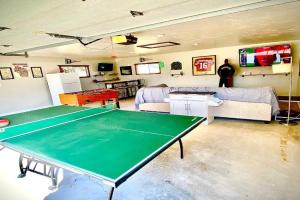 Green Bay Packer Game House or Resch Expo less than 1 mile from Lambeau Field, Green Bay