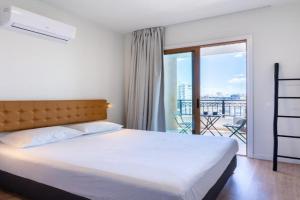 Stylish Central Apartment • City Views • Prime Location • Parking, Nicosia