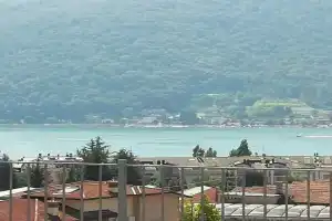 Appartamento SOLE&LAGO sul lago d'Iseo a Apartments, Sarnico