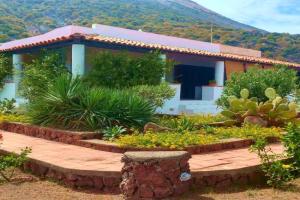 Yellow House di Giulia, Vulcano Porto