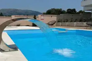 Apartment Complex with Pool in Bar, Montenegro, Utjeha