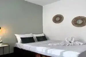 Studios Armonia, Nikiti